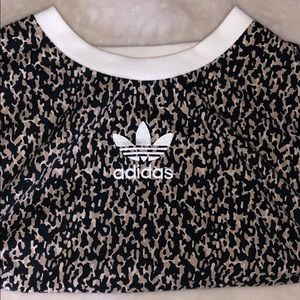 Cropped leopard print Adidas top